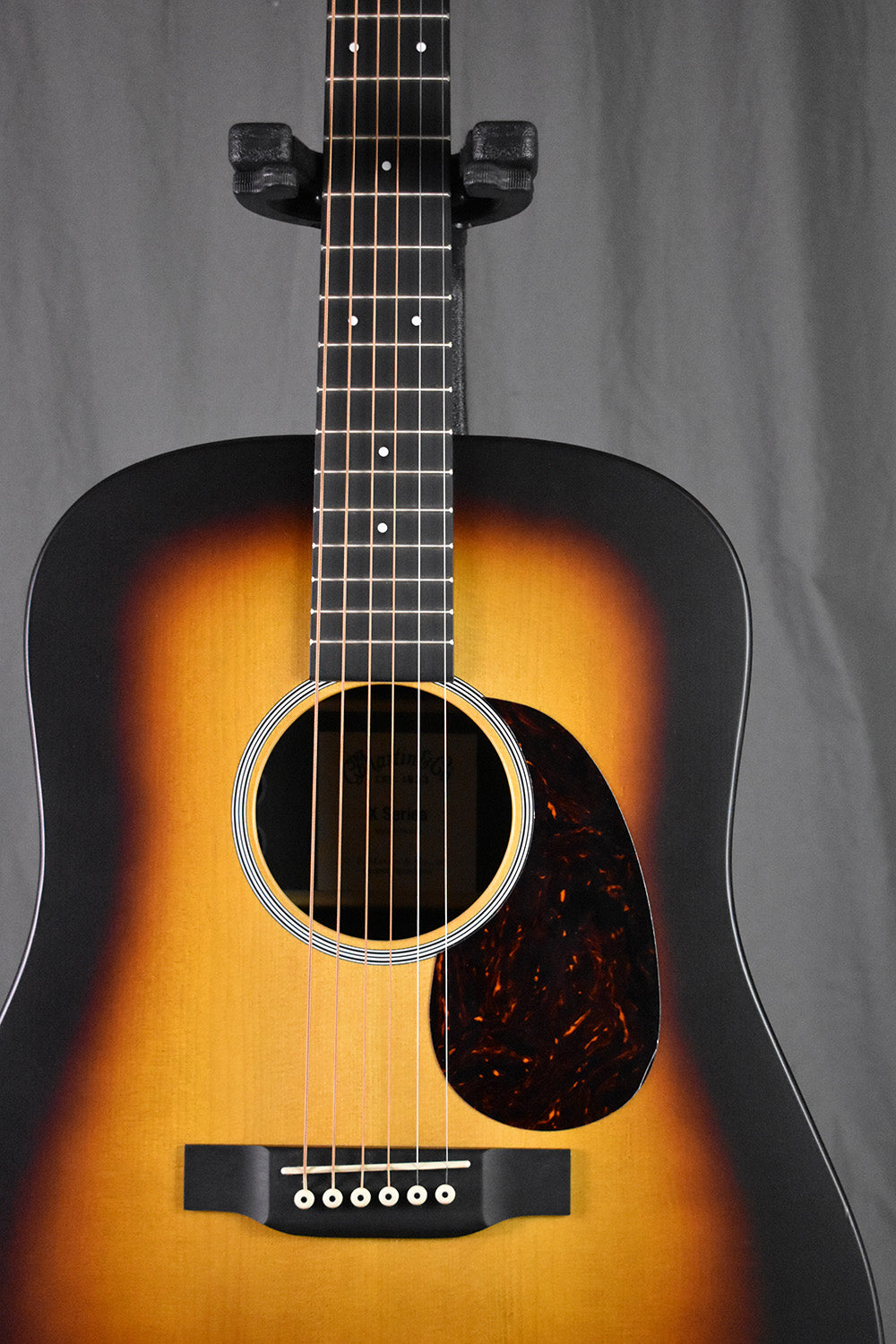 martin tobacco sunburst D-35 Dreadnought Acoustic making it a versatile choice for players of all styles 1960s Martin Coletti archtop guitar;
